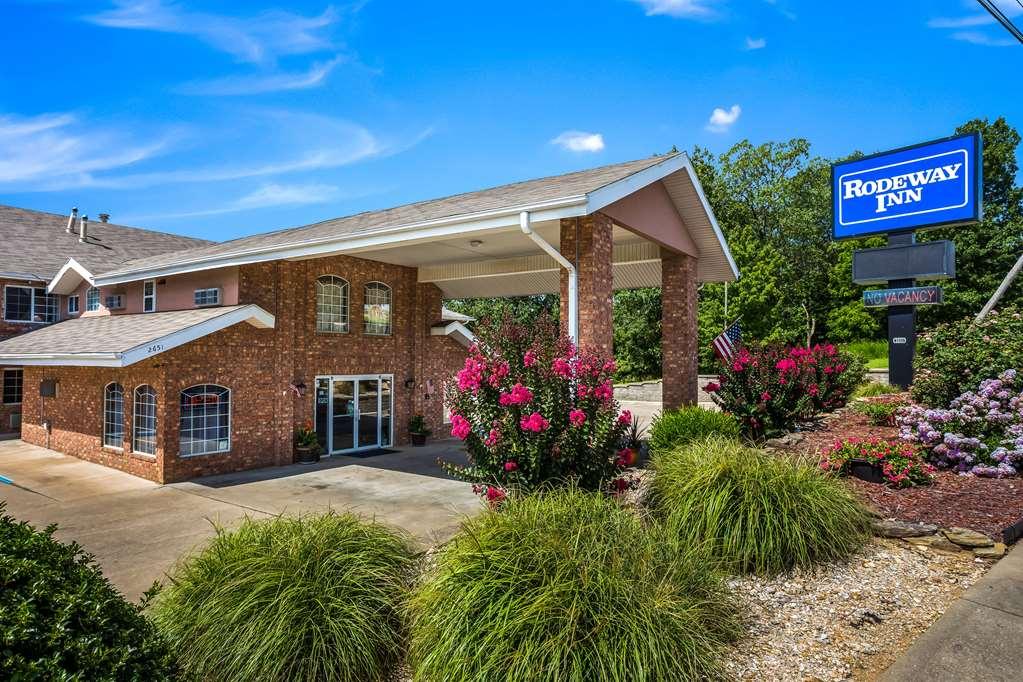 Rodeway Inn Branson, Brick House Exterior photo