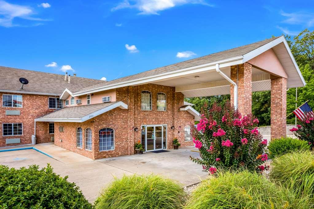 Rodeway Inn Branson, Brick House Exterior photo