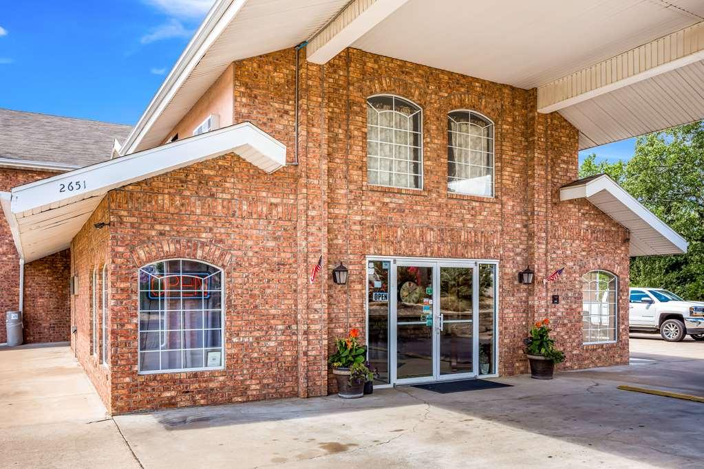 Rodeway Inn Branson, Brick House Exterior photo