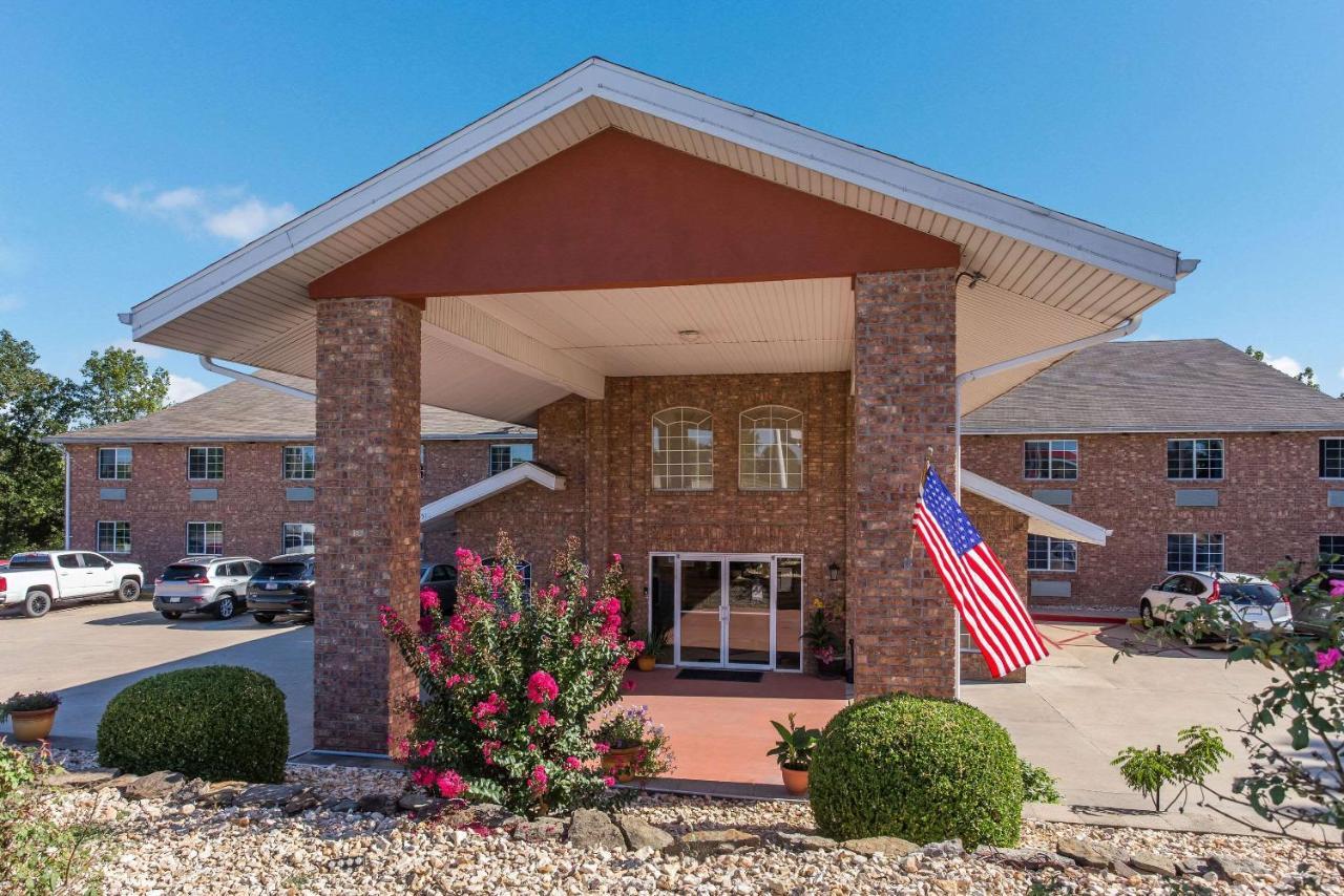 Rodeway Inn Branson, Brick House Exterior photo