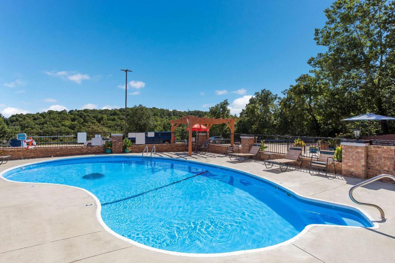 Rodeway Inn Branson, Brick House Exterior photo