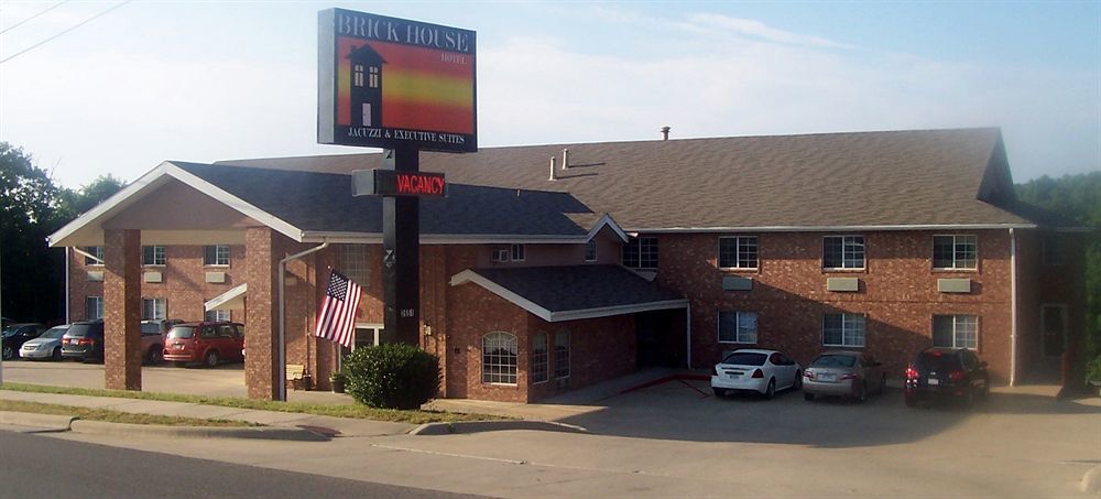 Rodeway Inn Branson, Brick House Exterior photo