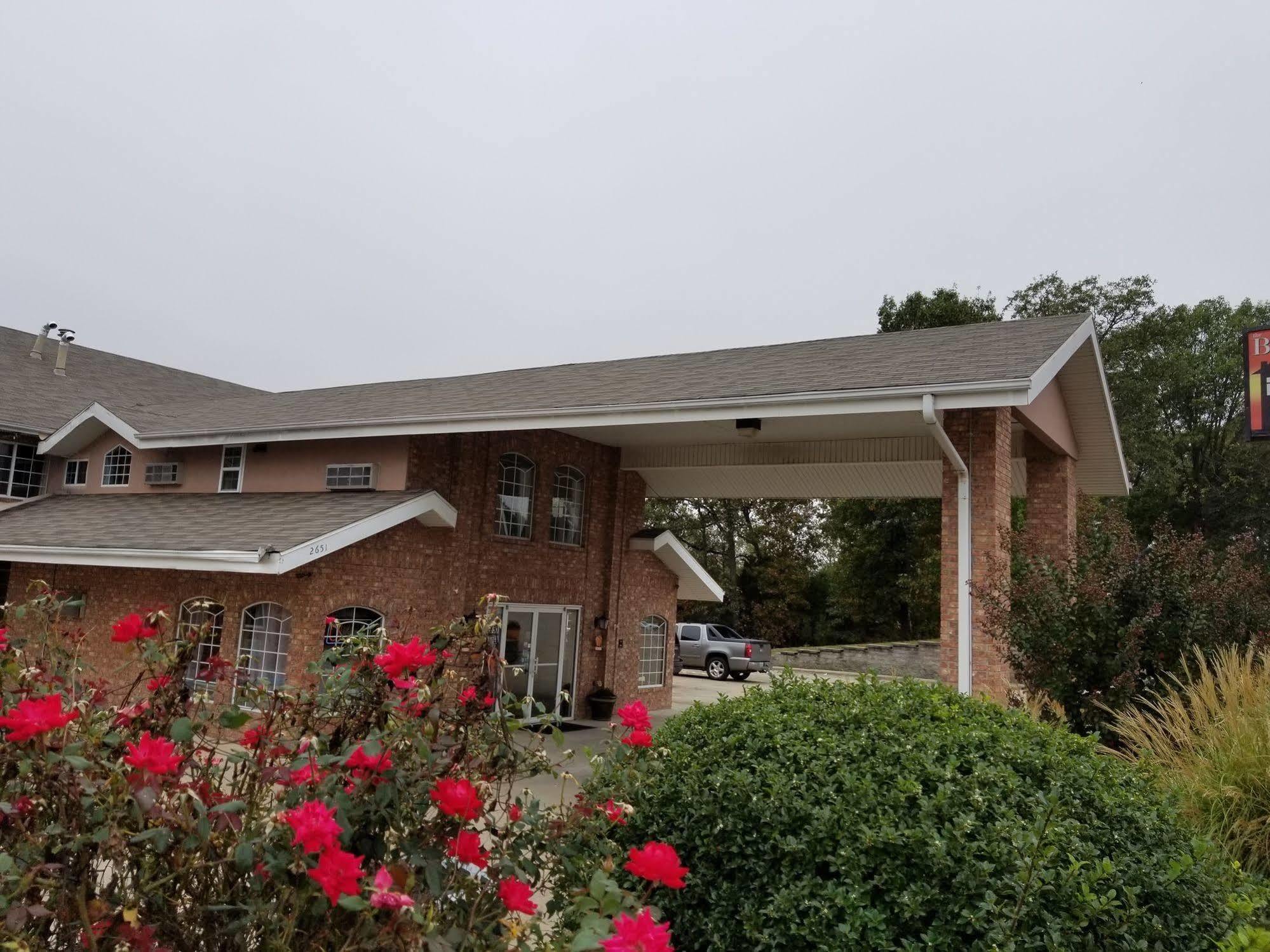 Rodeway Inn Branson, Brick House Exterior photo