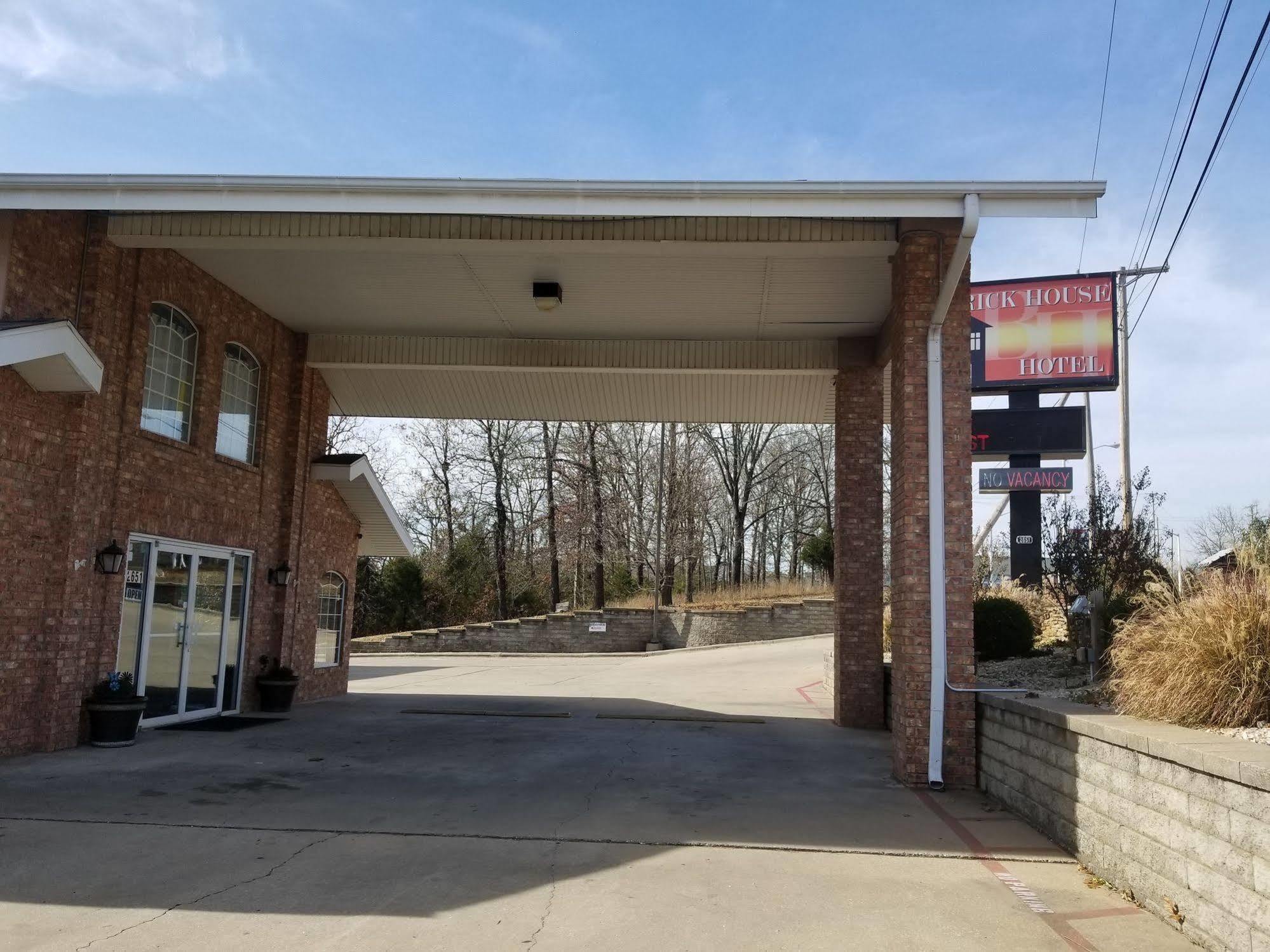 Rodeway Inn Branson, Brick House Exterior photo