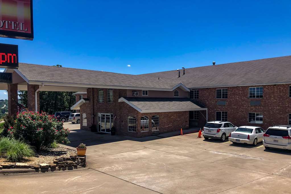 Rodeway Inn Branson, Brick House Exterior photo